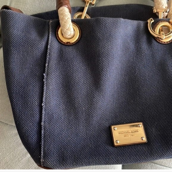 Michael Kors Marina Tote - Picture 4 of 12